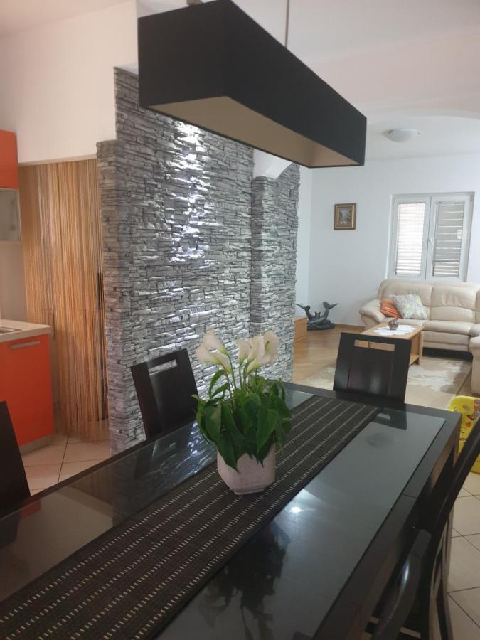 Rosa Apartman *