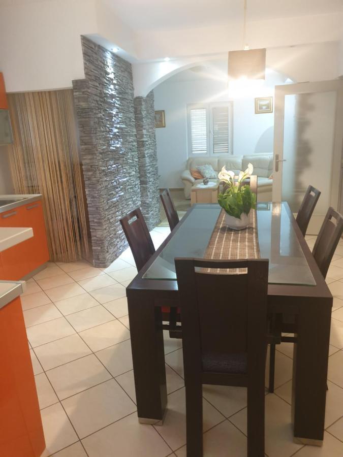 Rosa Apartman *